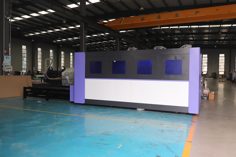 Industrial 3015 6000 watt Fibe - огляд і ціна Industrial Laser Metal Cutting Machine