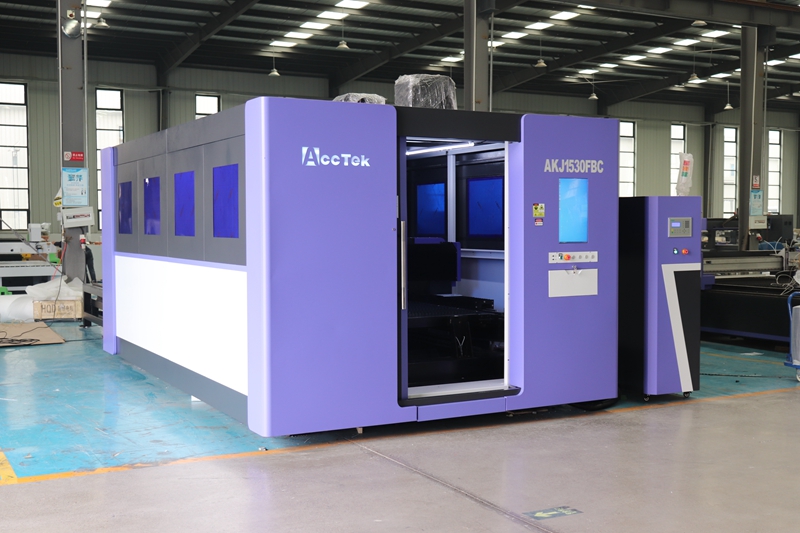 Industrial 3015 6000 watt Fibe - огляд і ціна Industrial Laser Metal Cutting Machine