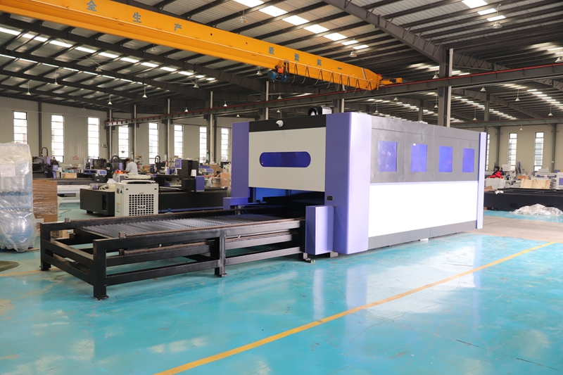 Industrial 3015 6000 watt Fibe - огляд і ціна Industrial Laser Metal Cutting Machine
