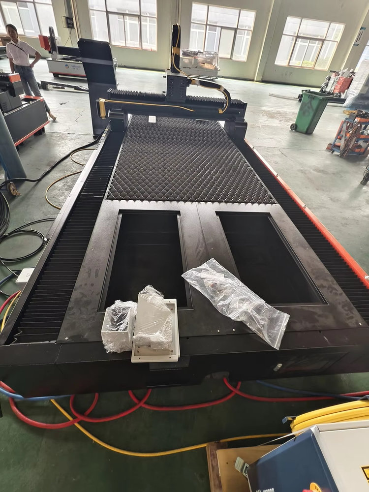 Metal  Laser Cutting Machine P - огляд і ціна Industrial Laser Cutting Machine Price